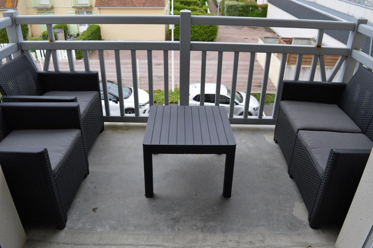 Appartement Spacieux Avec Balcon - A 50M De La Plage Courseulles-sur-Mer Eksteriør bilde